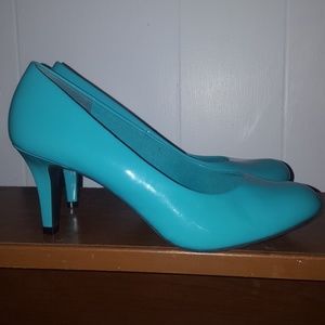 comfort plus by predictions aqua teal pumps